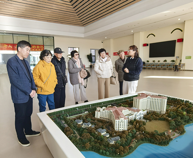 參觀1.jpg